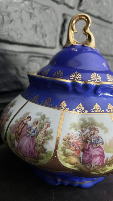 Фарфооовая большая шкатулка