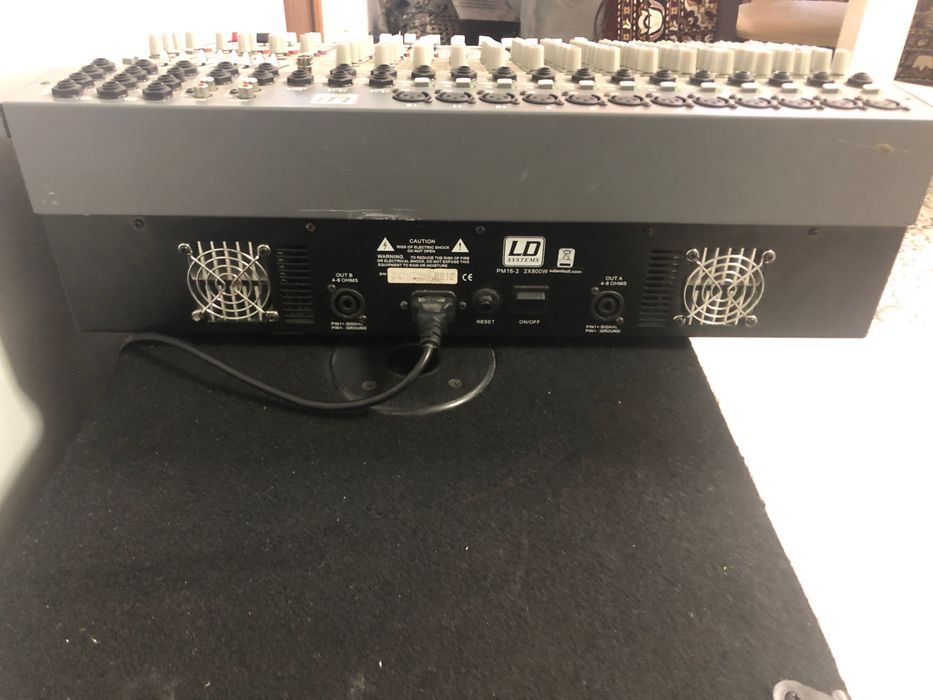 Продавам миксер пулт