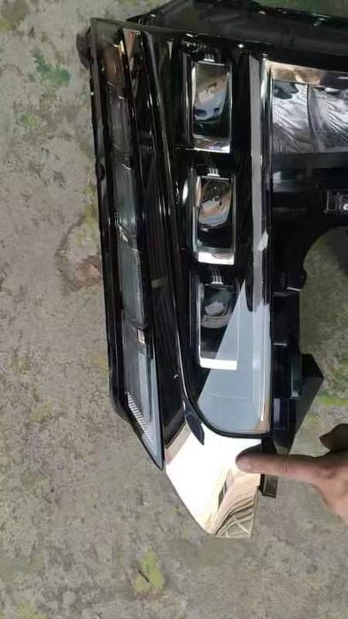 Cadillac lyrik Передний бампер и монитор