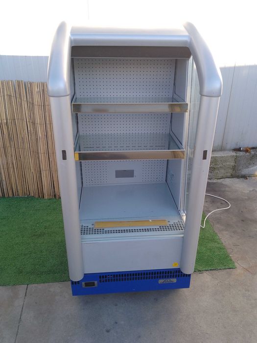 Отворена хладилна витрина