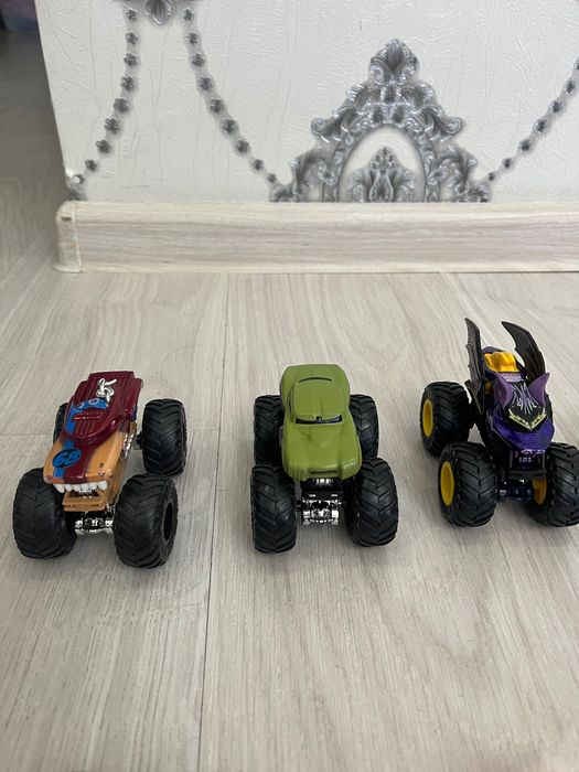 Машинки hotweels