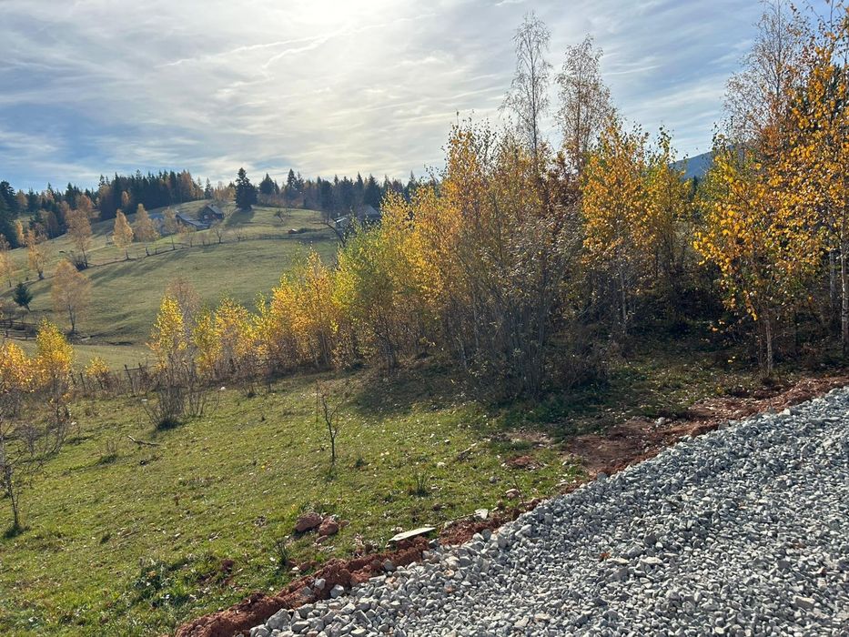 vând teren in Călățele Padure