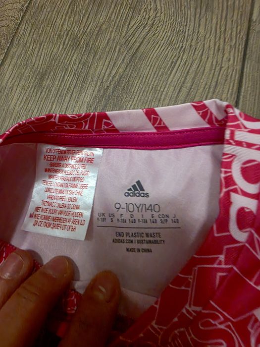 Tricou Adidas stare foarte bună mărime 9-10 ani