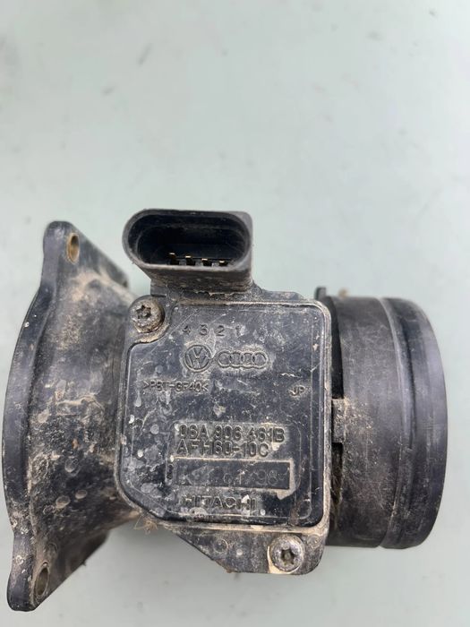Debitmetru aer 06A906461B Volkswagen VW Golf 2002 1.6 MT (105 hp)
