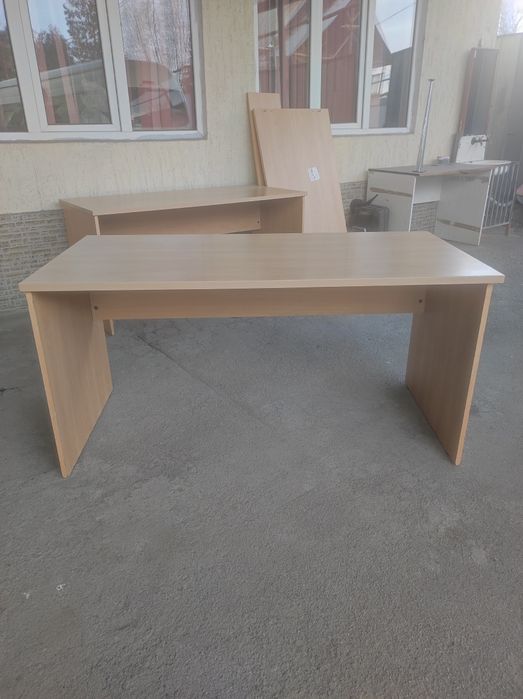 Столы, стулья, пуфик