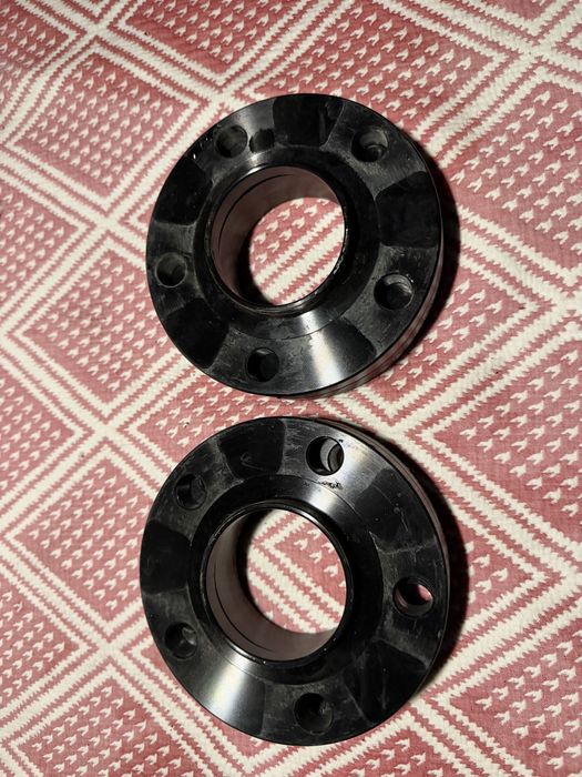 Проставки на BMW G30 с болтами