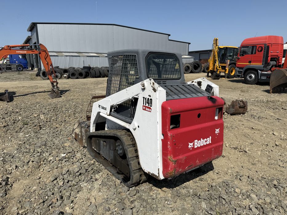 Vand BOBCAT T140 pe senile de cauciuc