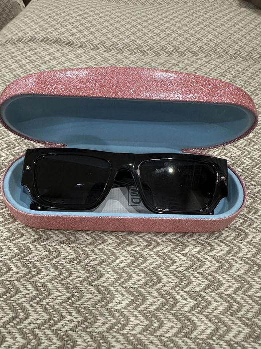 Продавам слънчеви очила Chiara Ferragni