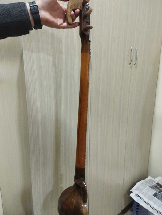 Рубоб чолғу асбоби (қадимги) жуда ажойиб.