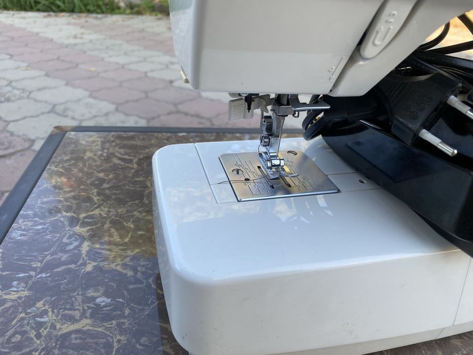 Швейная машинка Janome ST-24