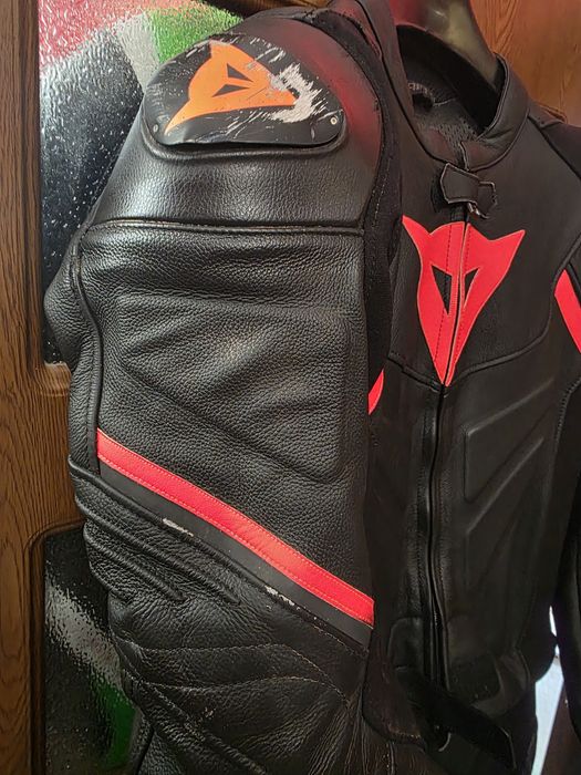 Мото екип Dainese размер 50 със забележки