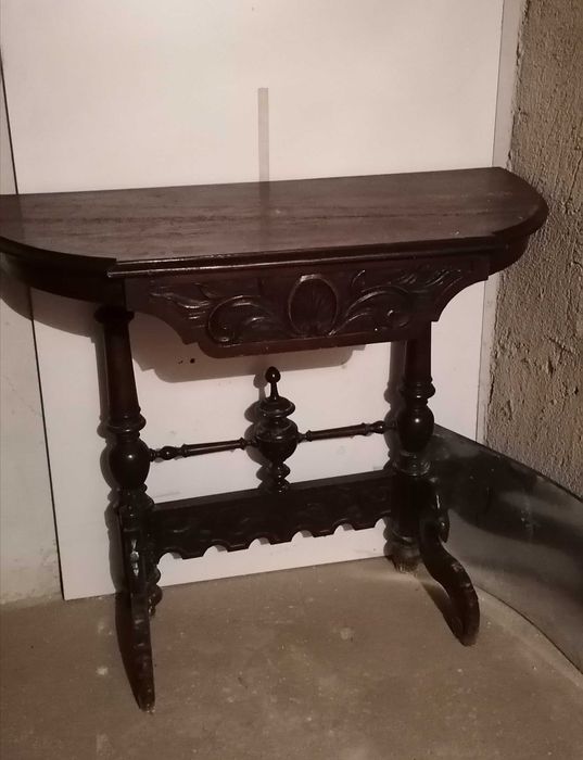 Продавам старинно писалище