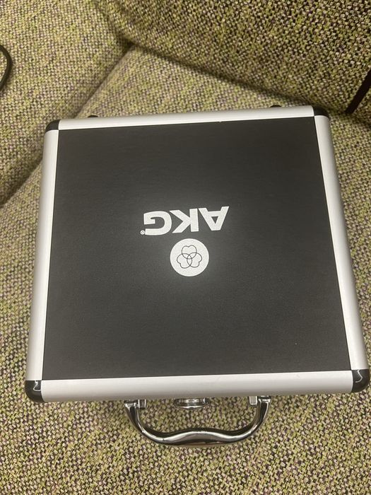 Продам микрофон AKG P220