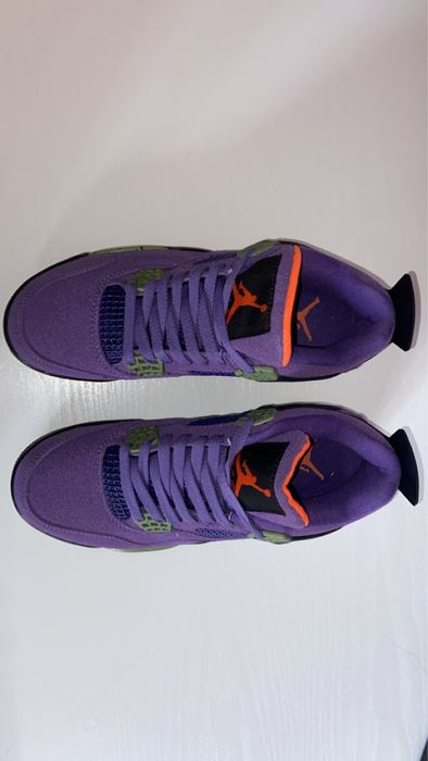 Jordan 4 Retro.