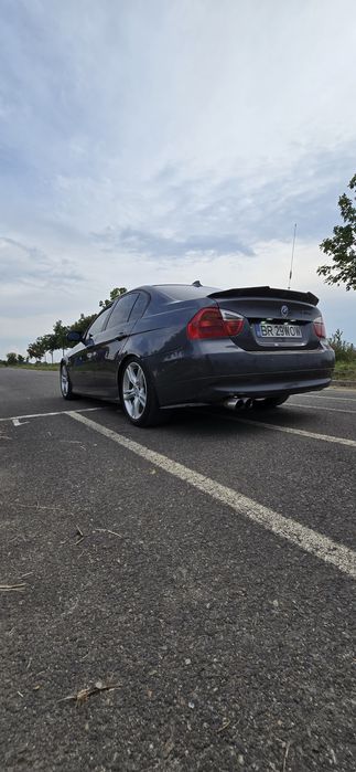 BMW E90                          .