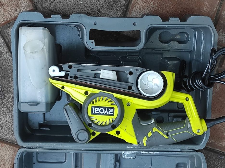 Slefuitor cu aspirator  RYOBI  EBS 800V