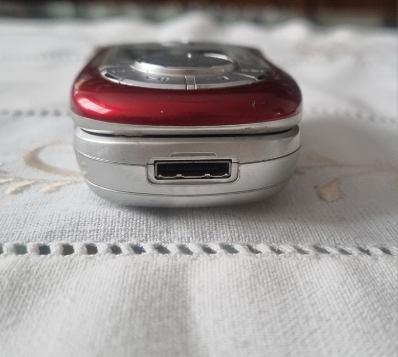 Мобилен телефон SAMSUNG  сгъваем тип Мида