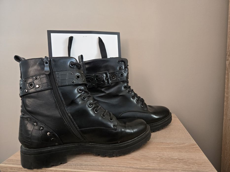 Черни зимни боти