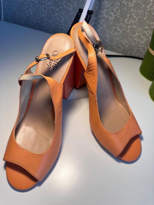 Отдам босоножки новые