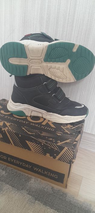 Ботинки для мальчика 32 р.