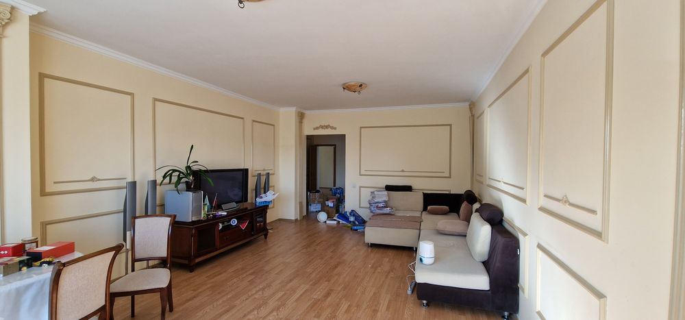 Продам много б/у диванов, кресел, стульев