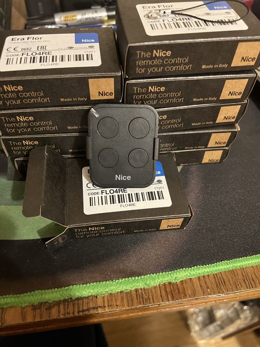 Telecomenzi automatizari cu 4canale noi NICE