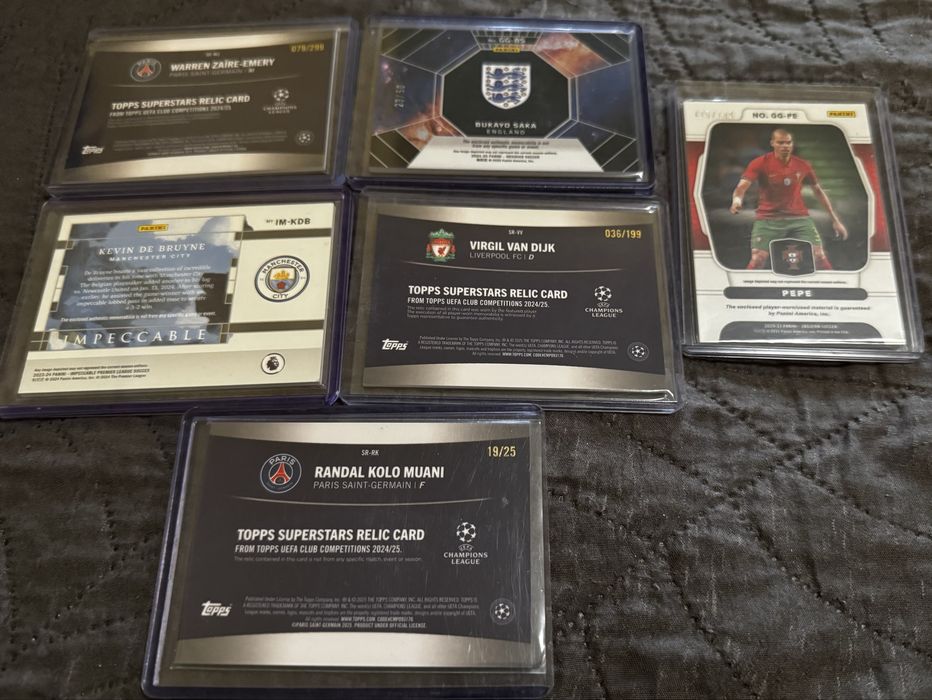 Футболни карти с парче от екип patch relic Topps Panini