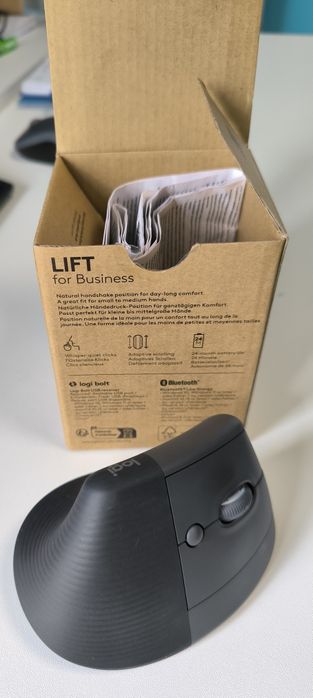 Logitech Lift вертикална ергономична мишка
