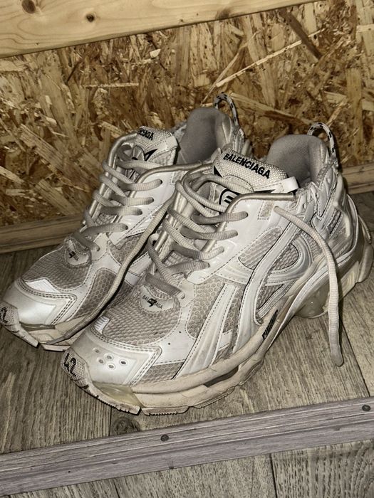 Balenciaga Runner 42