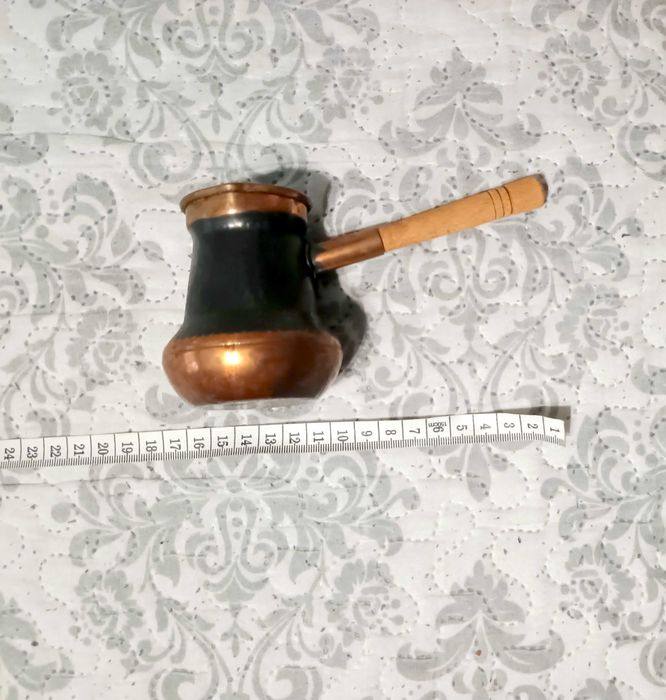 Предлагам ръчно изработено ново джезве със стойка за подгряване