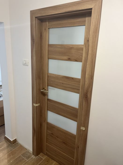 Montez uși interior