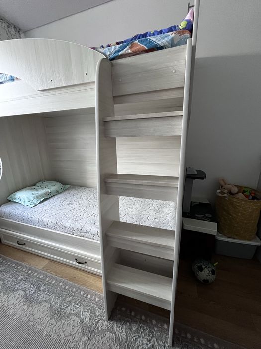 Продам кровать двухъярусная