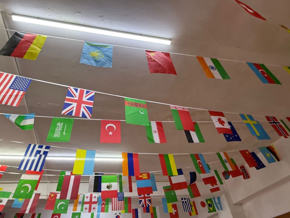 Суреттегі барлық заттар сатылады