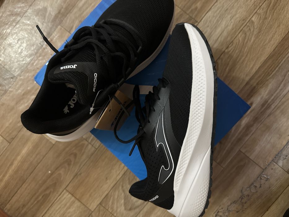 Кроссовки Joma.