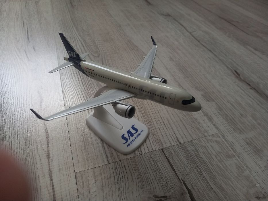 Avion din plastic  dur