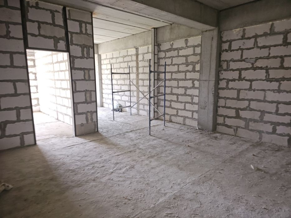 Янги курилган домда квартира сотилади!