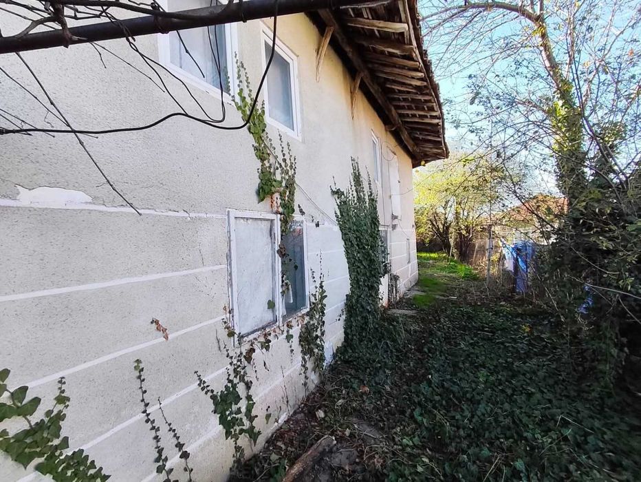 Продава се Къща в Омуртаг - 100 кв.м за 281 €/кв.м - Снимка #1