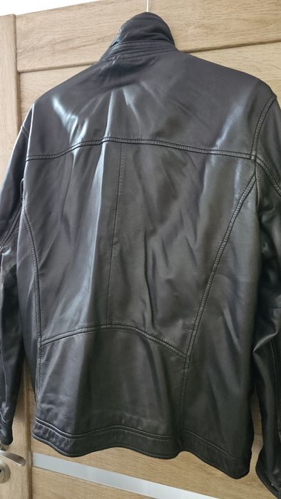 Vând geacă originală Carlo Colucci, confecționată din piele naturală