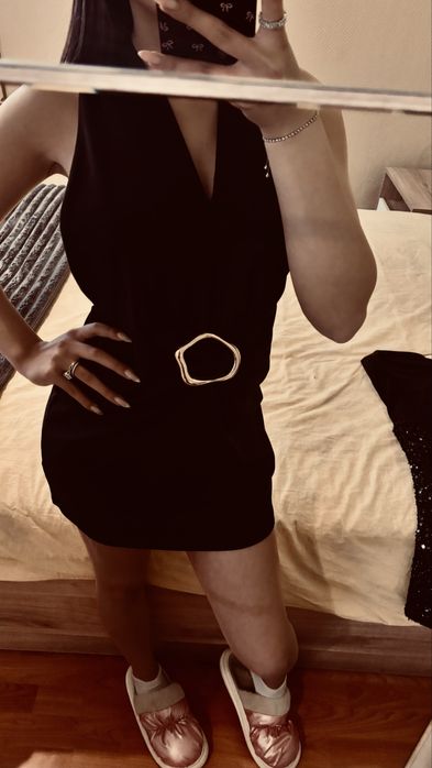 Стилна къса рокля в черен цвят