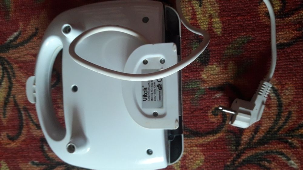 Продаеться электро вафельница