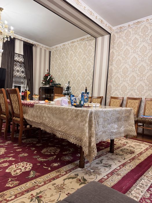 Стол со стульями