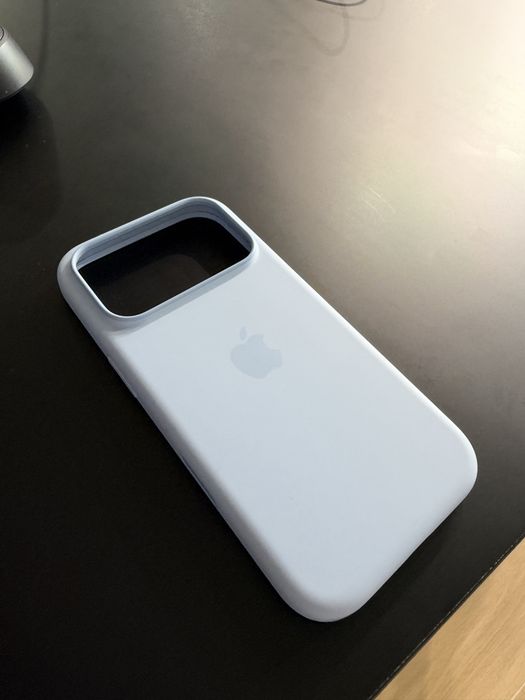 Husa Iphone 18 pro Glacier