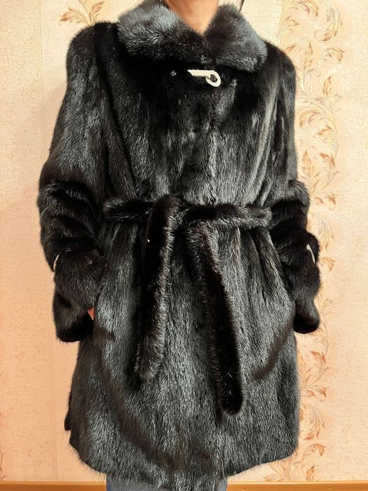 Продам женскую шубу