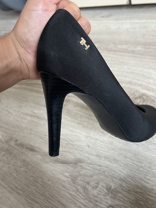 Tommy Hilfiger високи токове