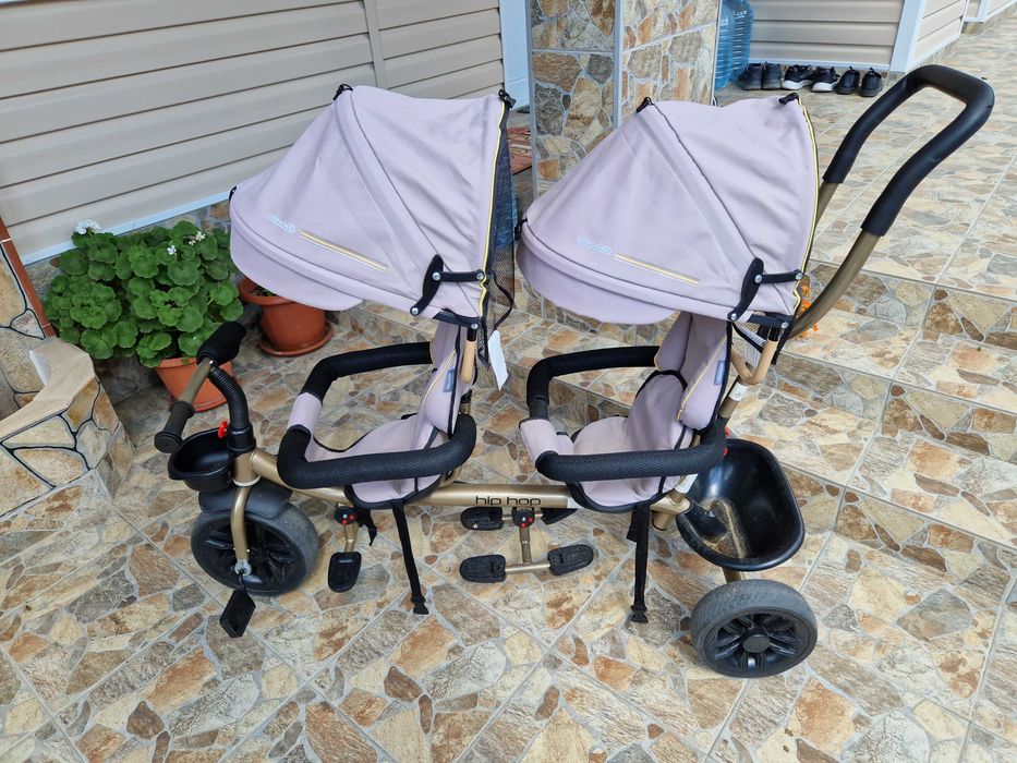 Триколка за близнаци