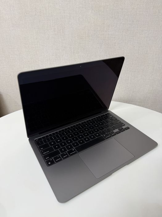 MacBook Air M1, 8 ГБ / 256 ГБ