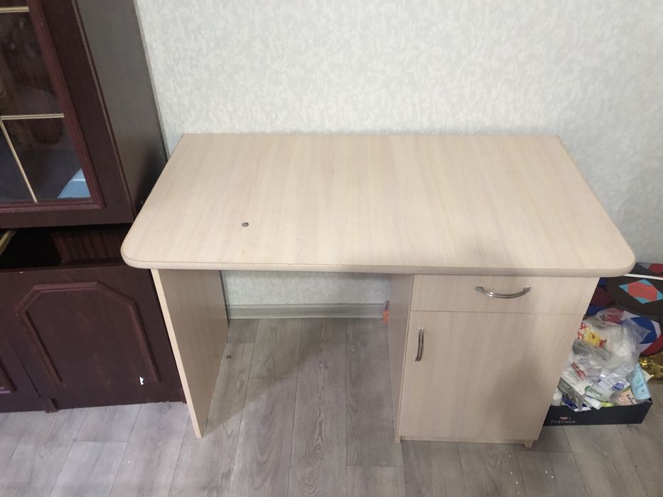 Продам парту  торг