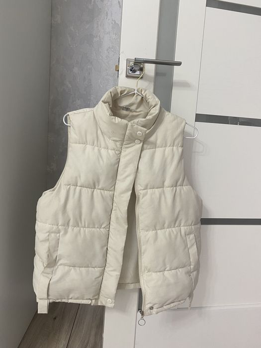 Продам жилетку дутую