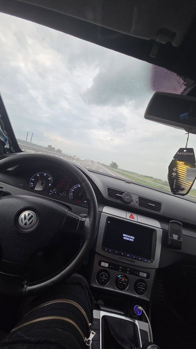 Vând Volkswagen Passat B6