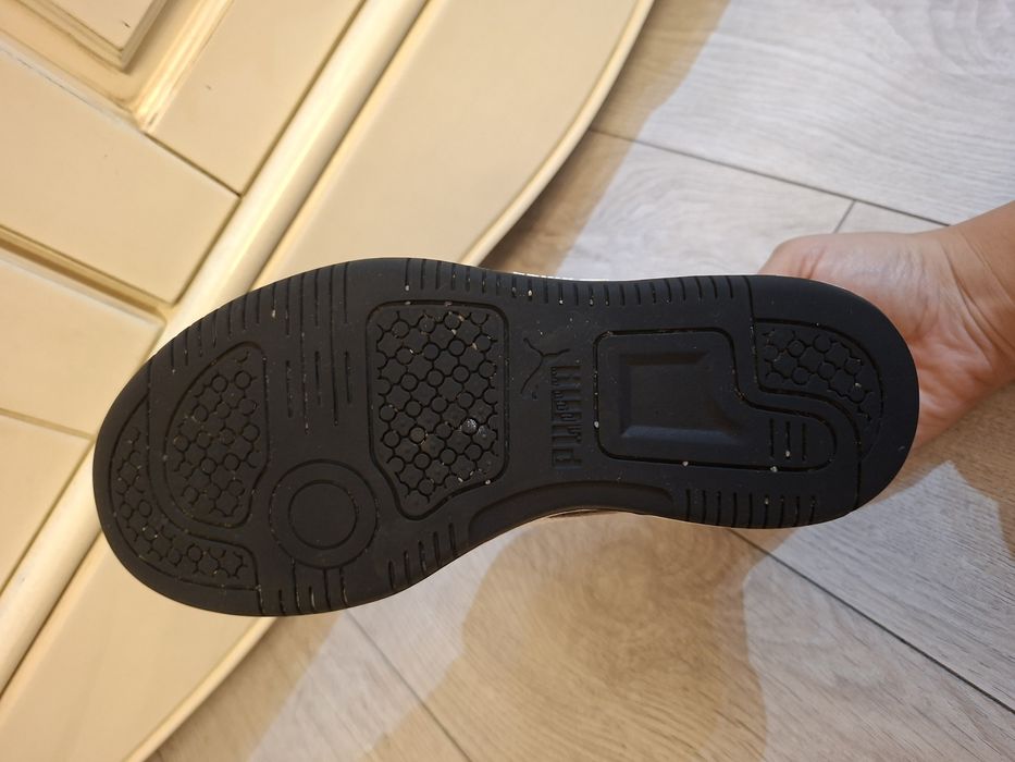 Продам кроссовки ( PUMA, DEMIX, и YEEZY)